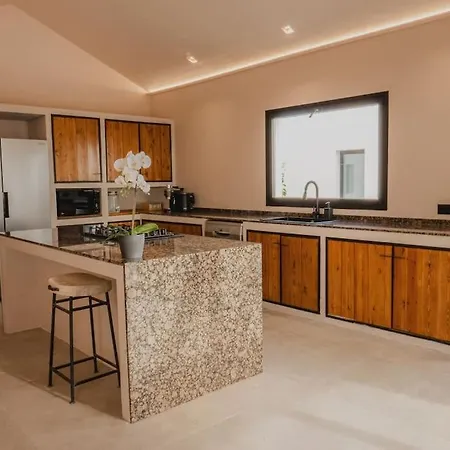 Seaweeds Villa Roque